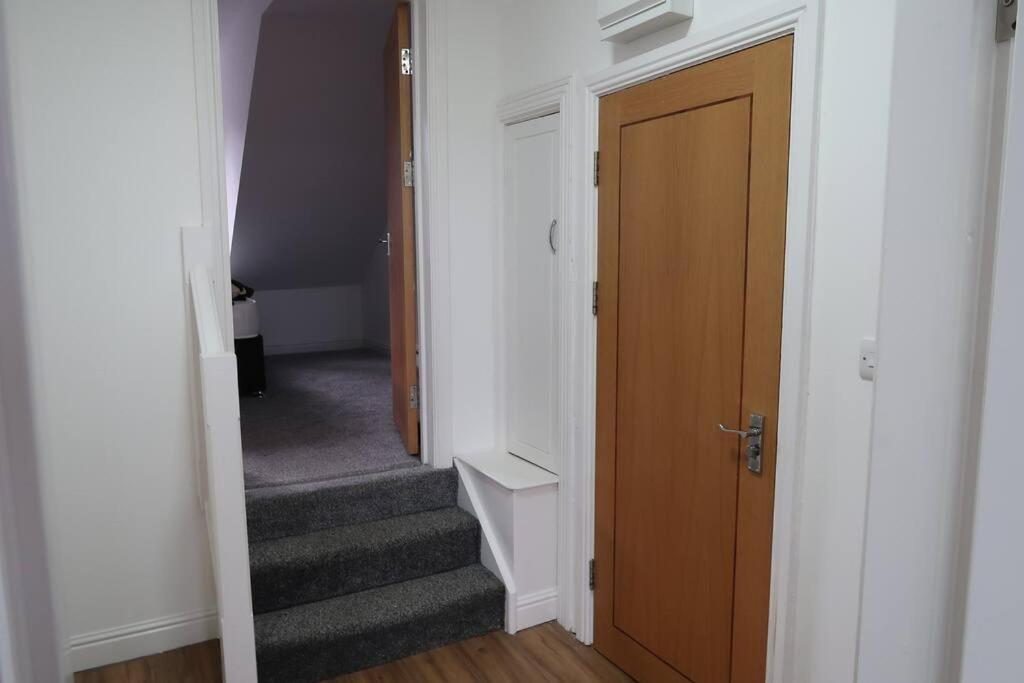 Two-Bedroom Apartment With Scenic Balcony View Shipley  Exterior foto